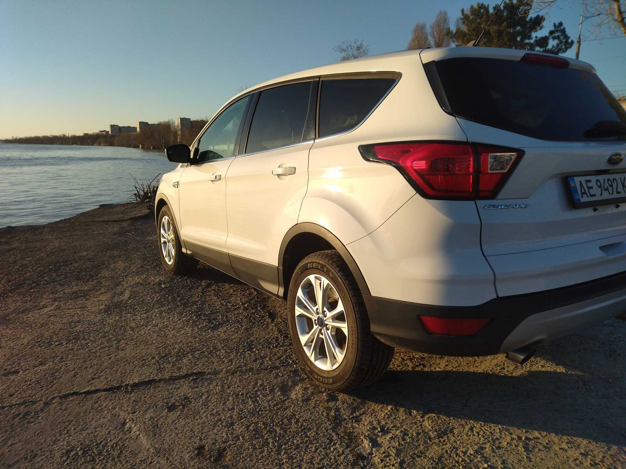 Продам Ford escape