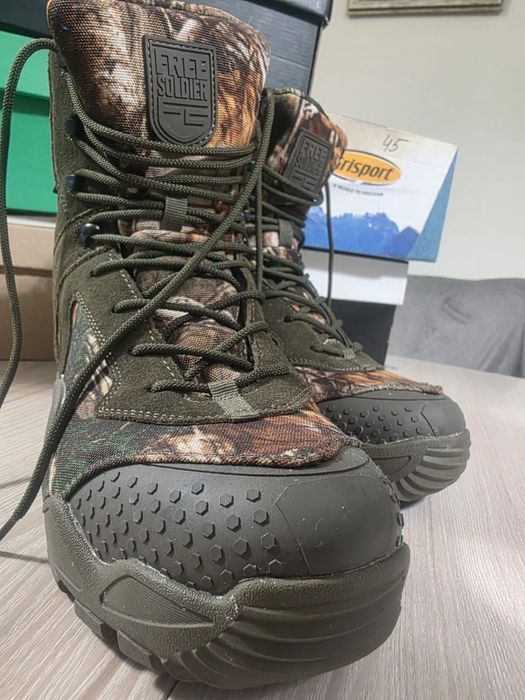 Фирменные ботинки