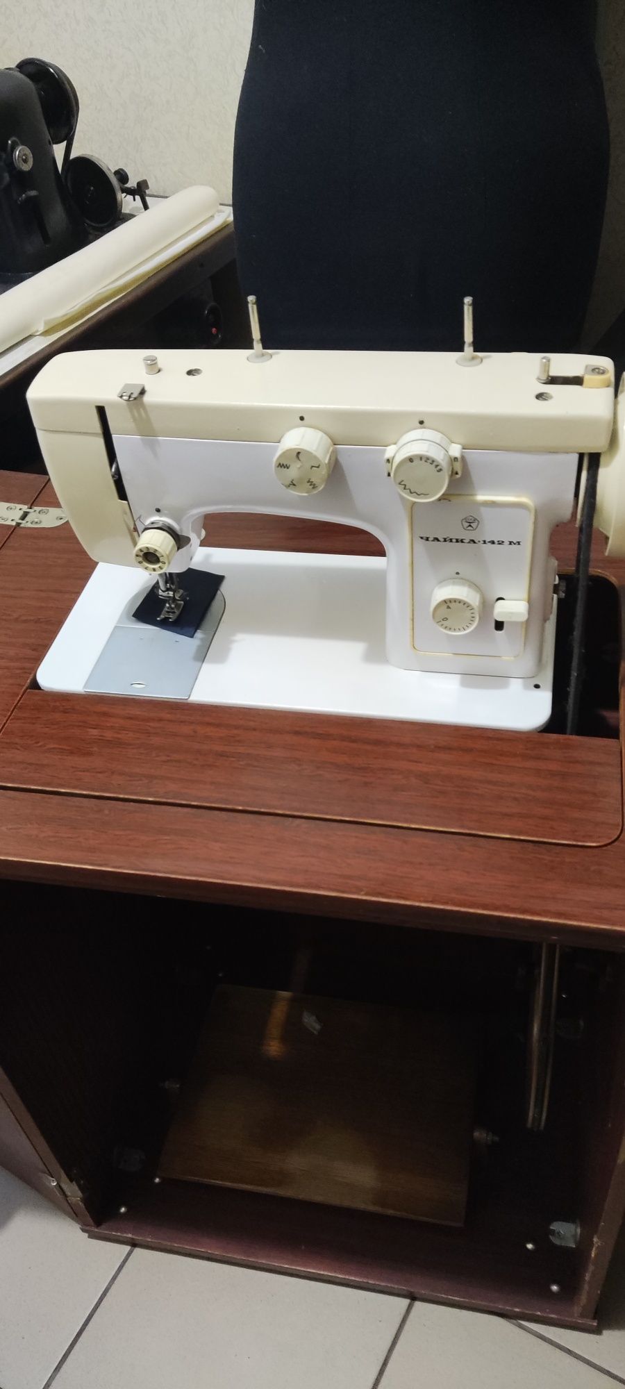 Швейная машина Чайка 142М