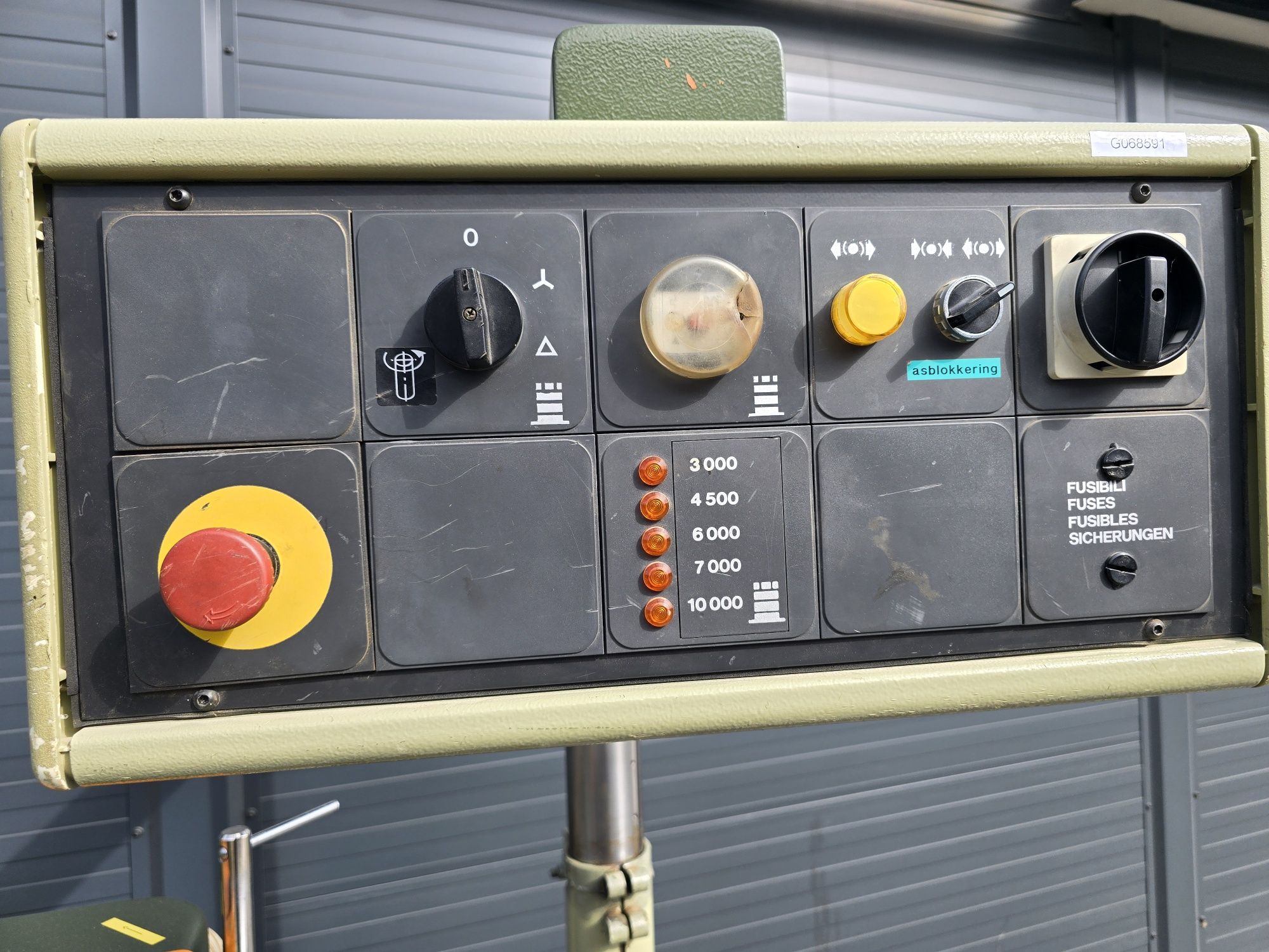 Frezarka dolnowrzecionowa SCM T130