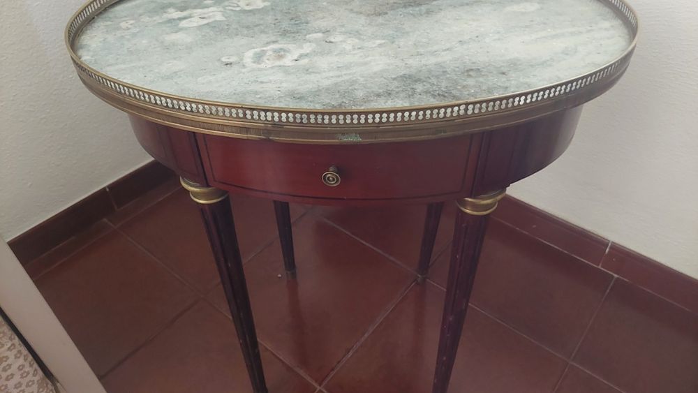 Mesa de Apoio de Sala