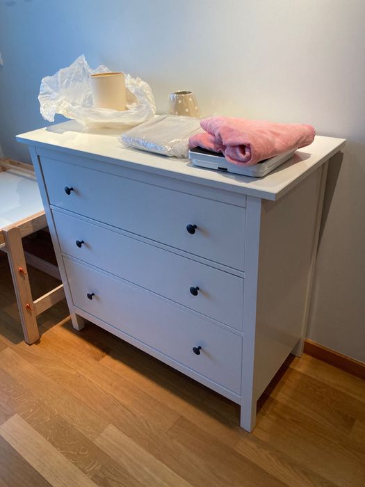 Comoda Hemnes Ikea como nova