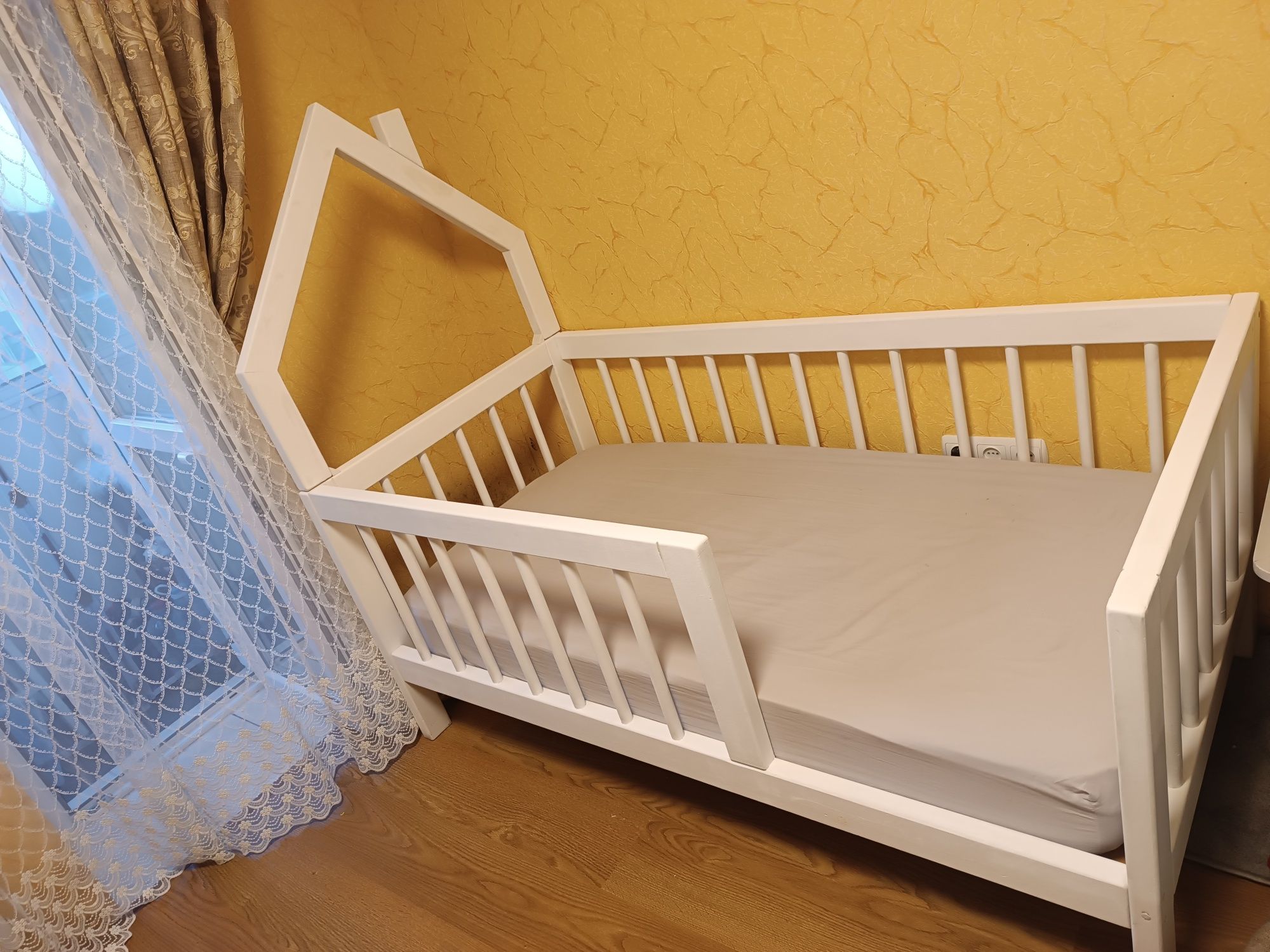 Продам дитячу кровать з матрасом
