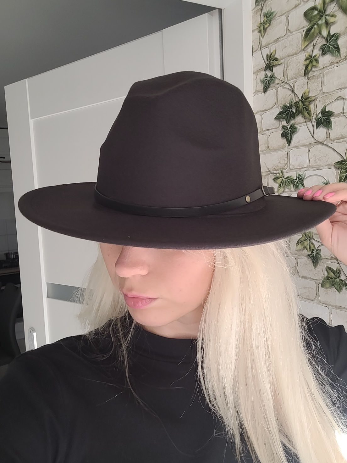 Czarny kapelusz nowy L 40