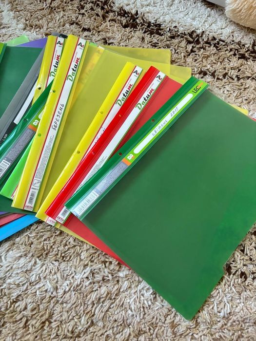 Папки різного кольору