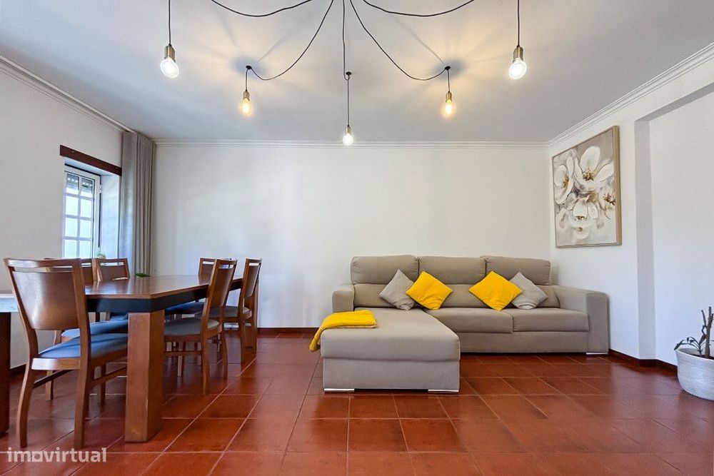 Apartamento T3 com garagem em zona de Santa Apolónia