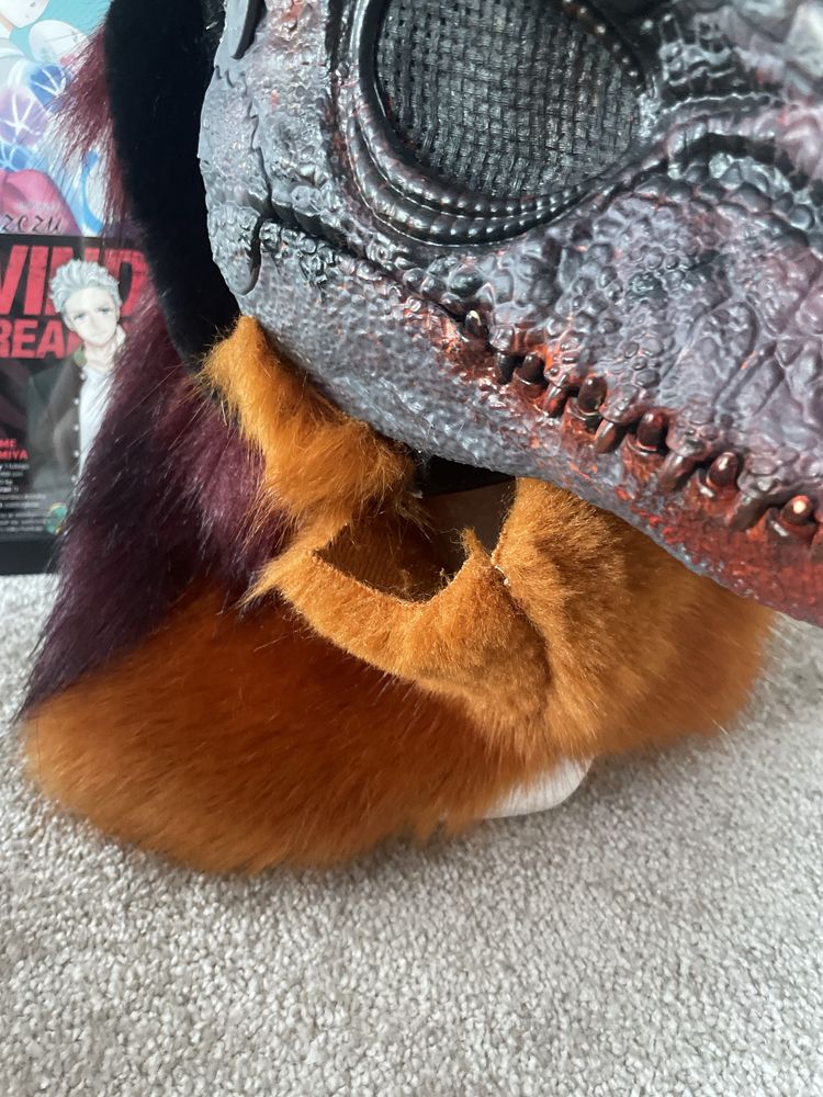 Mini partial furry fursuit dinomaska.