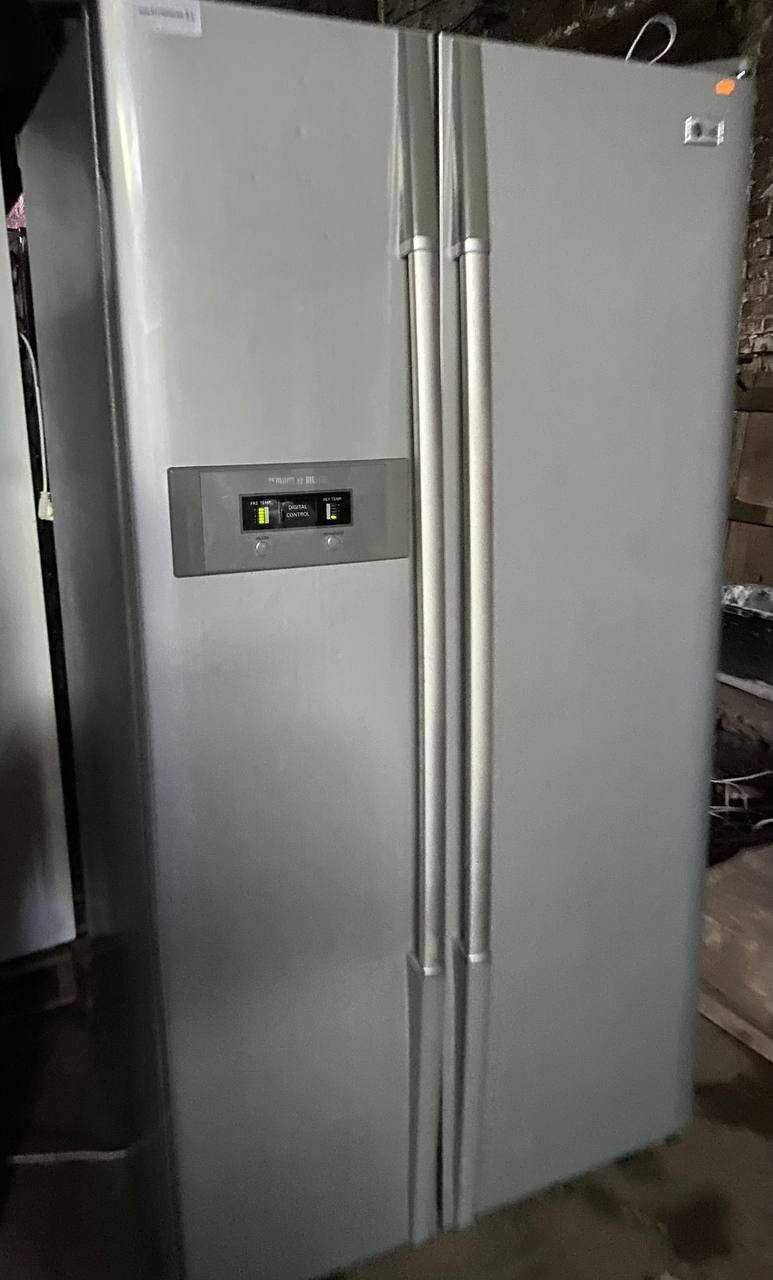 Великий холодильник LG Side-By-Side з Європи