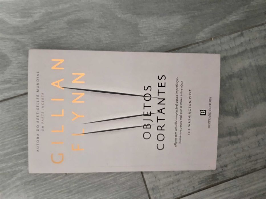 Livro Objetos Cortantes, de Gillian Flynn