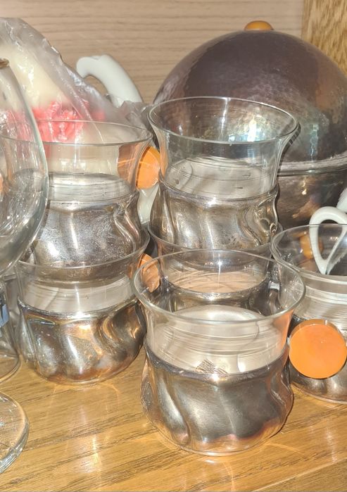 Komplet szklanek dzbanek w srebrzonych uchwytach lata 50: Ince belli