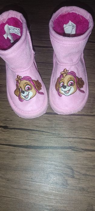 Взуття для дівчинки,чобітки,уггі,ботінки.