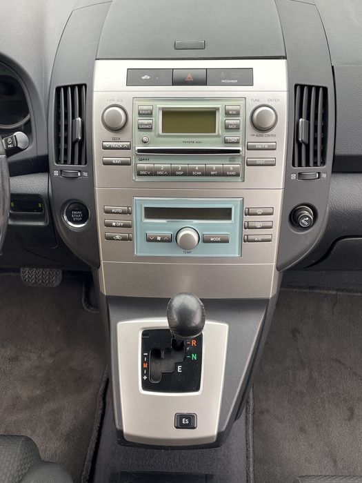 продам Toyota Corolla Verso