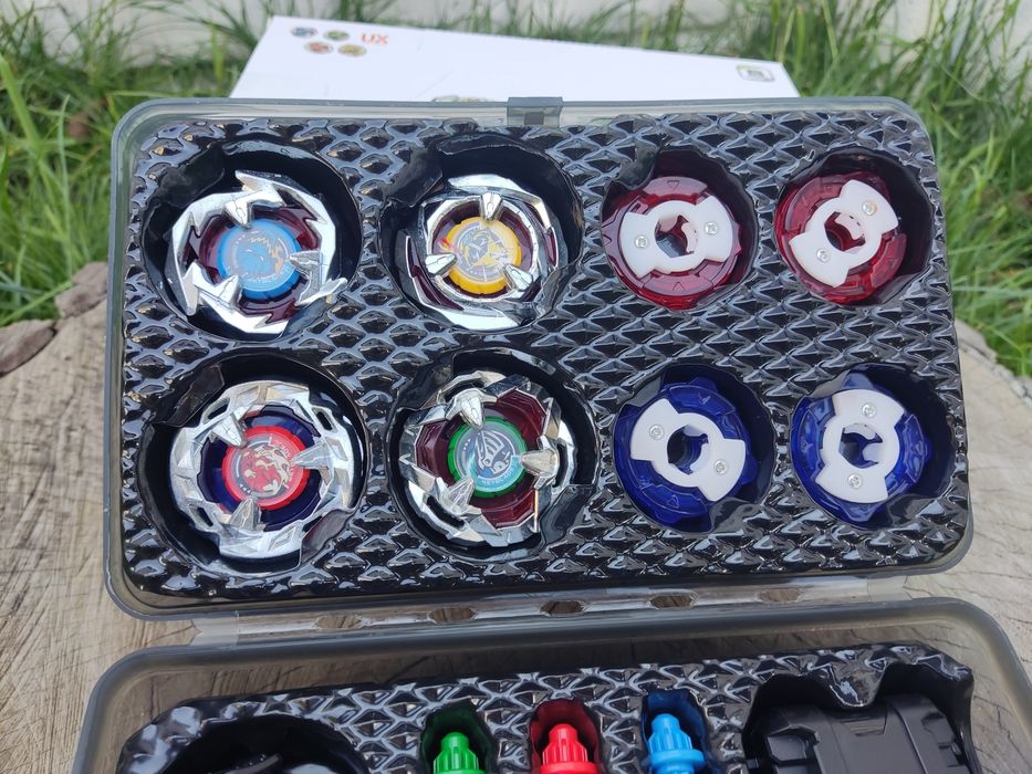 Набір Бейблейдів Beyblade X в кейсі 4 бейблейди 2 запускачі F 715