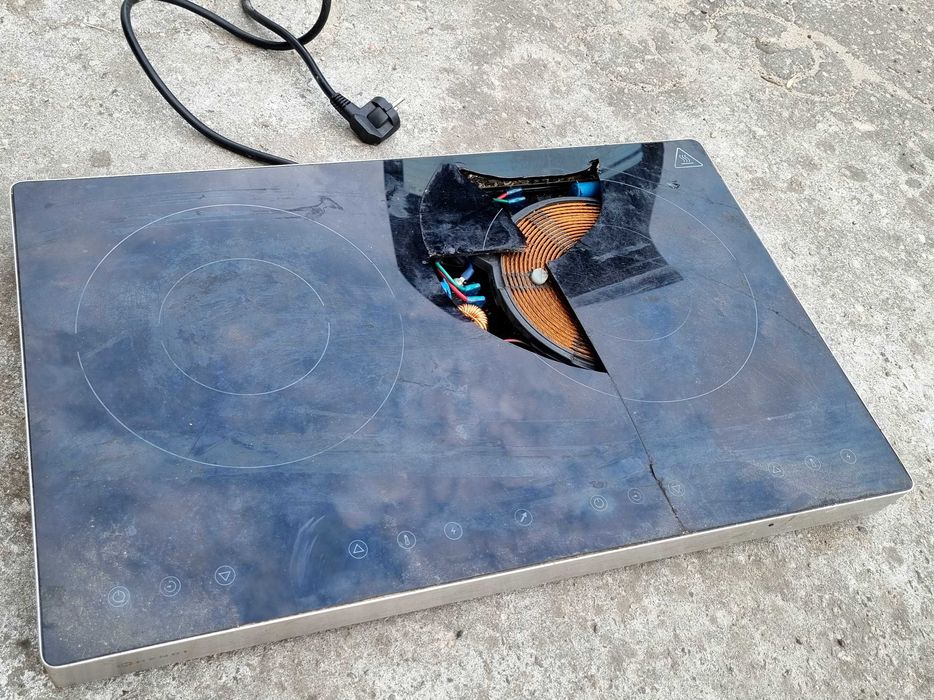 Profesjonalna kuchnia indukcyjna Hendi 239285 - uszkodzona szyba