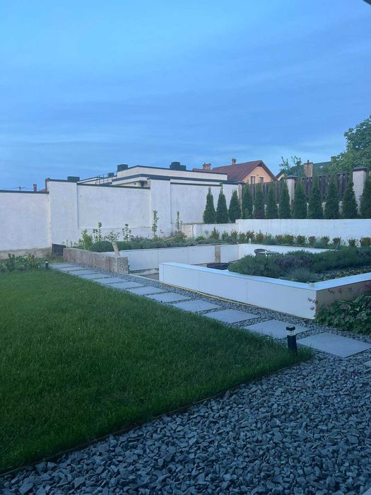 Продаж сучасного будинку в с. Солонка з ландшафтним дизайном