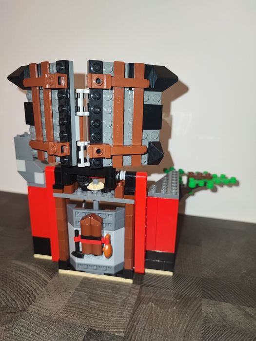 LEGO Ninjago 2508 - Blacksmith Shop 2011