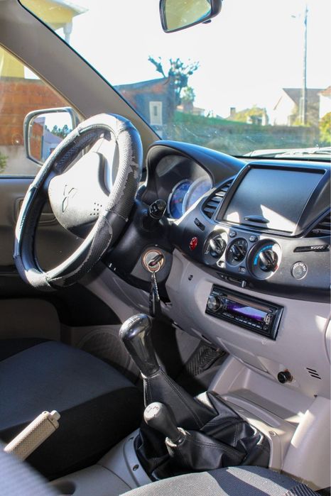 Mitsubishi l 200 4x4  de 2oo8    King cab  de 2 lugares   14 500 euros