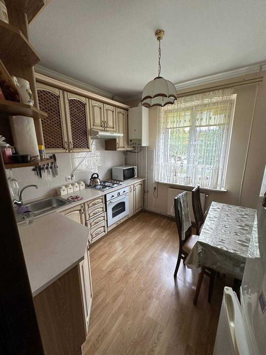 Продається 3-кімнатна квартира по вул. Івана-Павла ІІ, район каскад