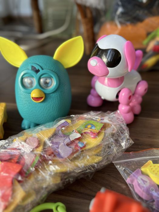 Іграшки, машинки, фігурки