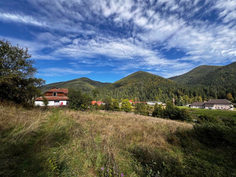 Продається 51 сотих за 168 000$ село Татарів! Є будинок зі світлом!