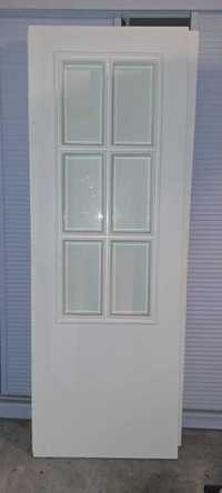 Duas portas de interior em madeira lisas e duas com vidros bizelados