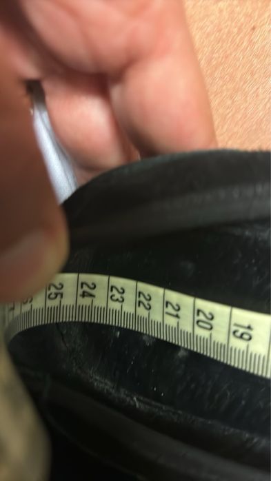 Venezia buty z pomponem na koturnie czarne 39