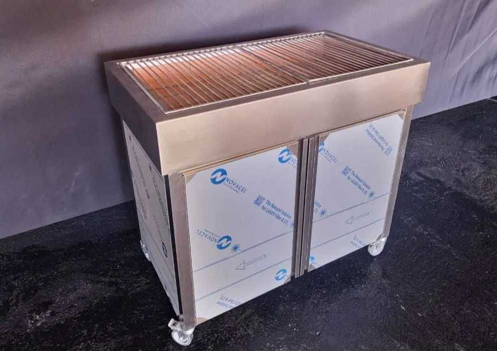 Churrasqueira a carvão em inox - NOVA