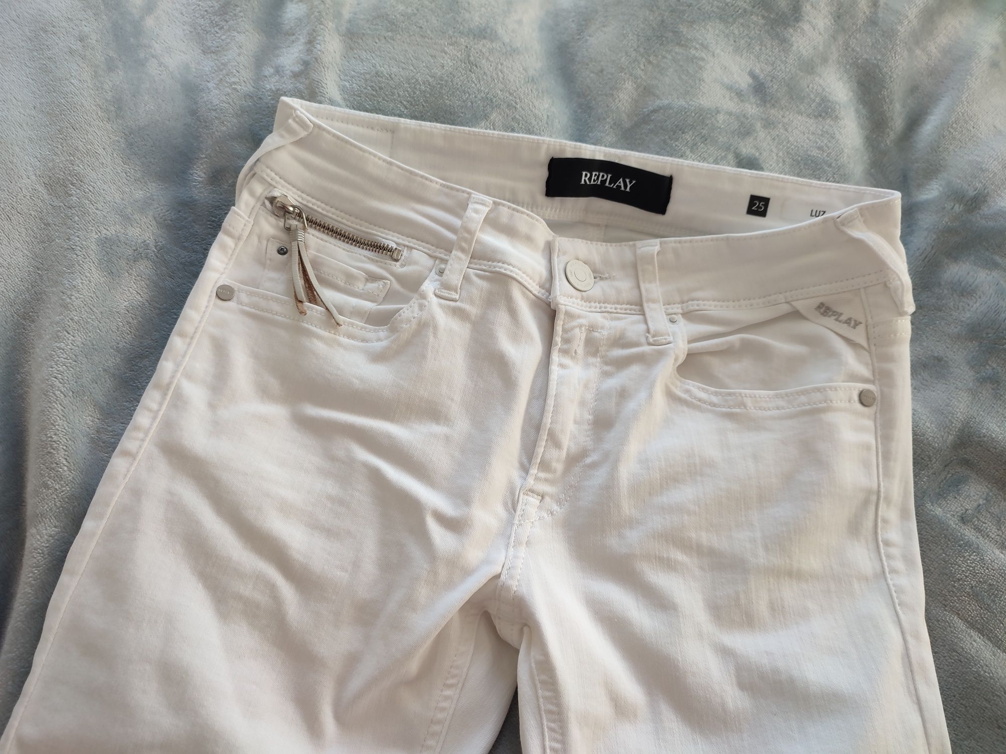 Продам білі джинси REPLAY