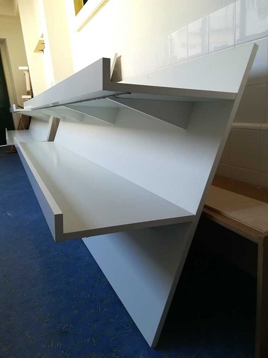 Estantes espaço comercial