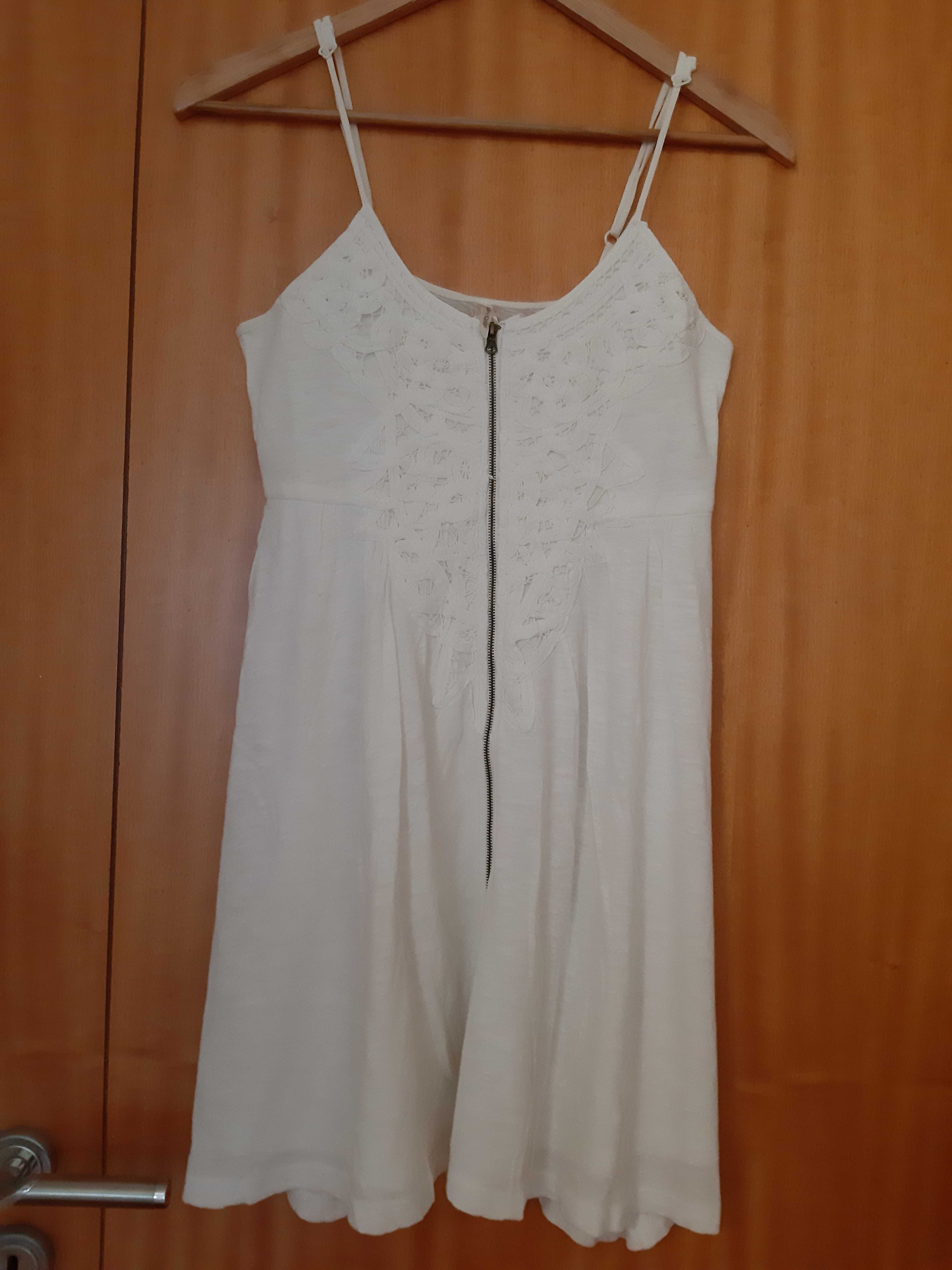 Vestidos e macacões Bershka, Stradivarius, Pull and Bear e Blanco