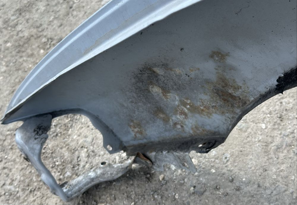 Крило переднє праве Mitsubishi Colt V