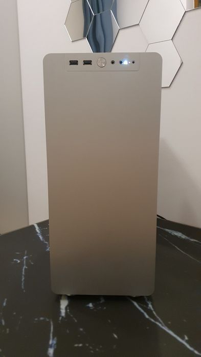 Komputer stacjonarny | i9-9900K | 24GB DDR4 | RTX 2080Ti | 1TB SSD | W
