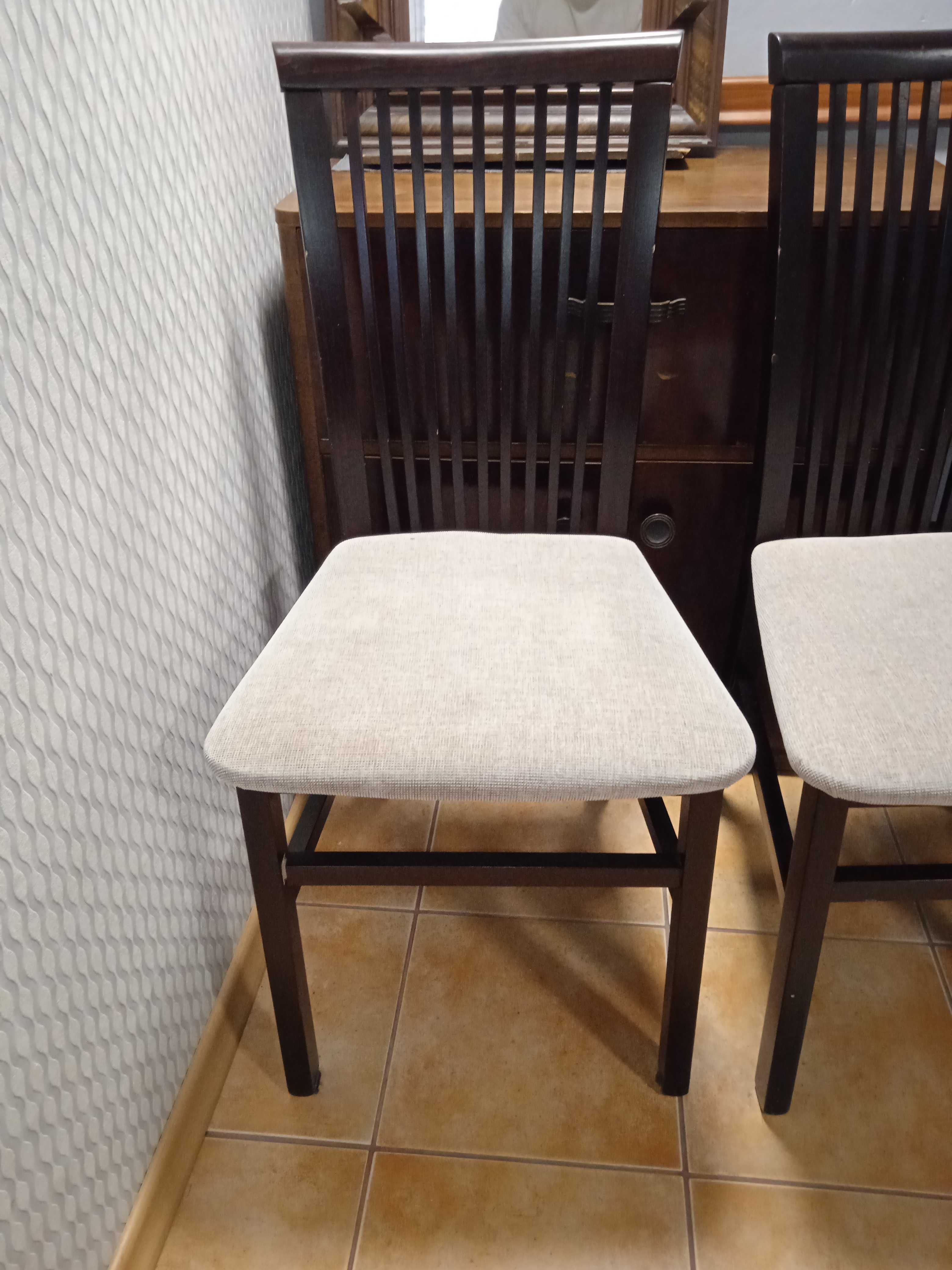 stare używane krzesło