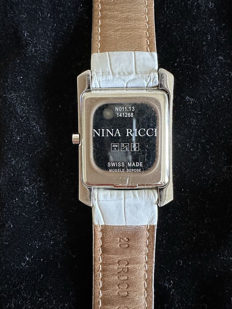 часы Nina Ricci с 22 бриллиантами