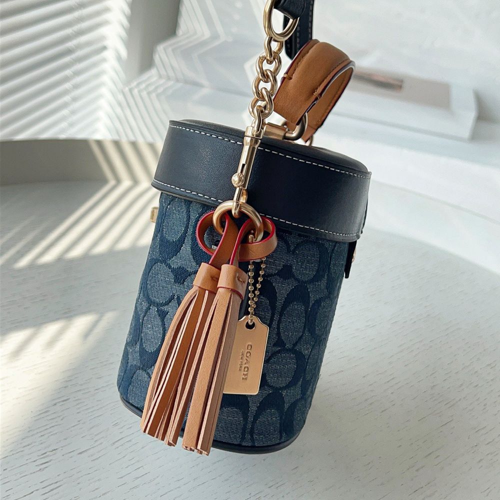Стильна новинка від Coach!
