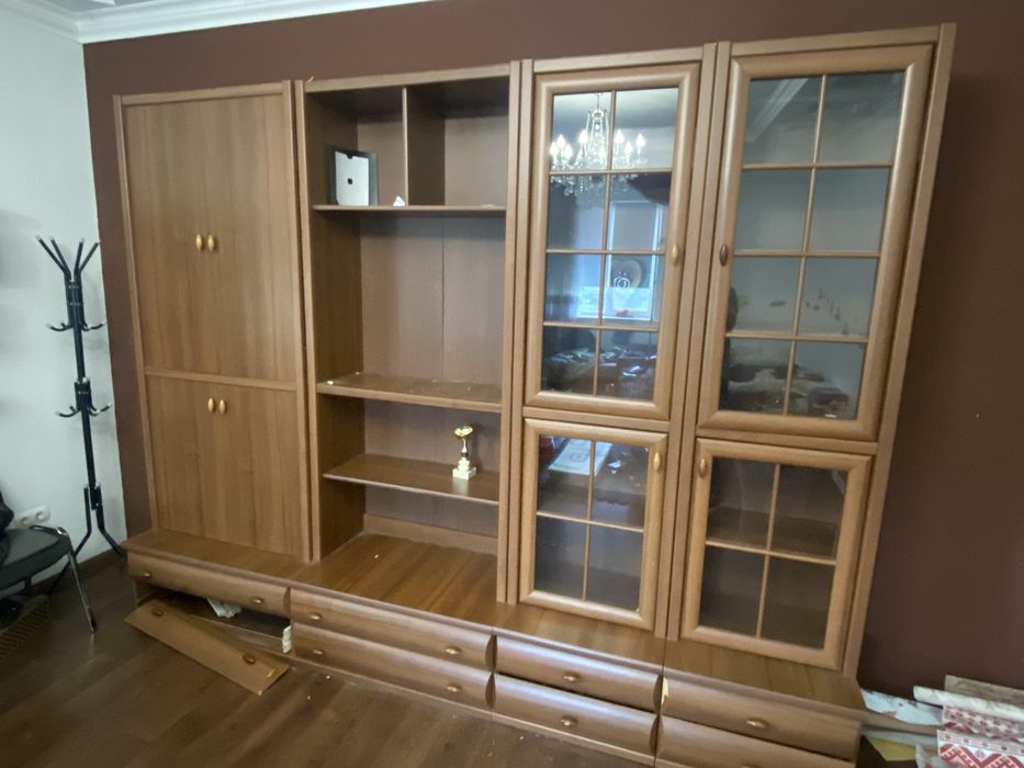 Продам меблі у вітальню