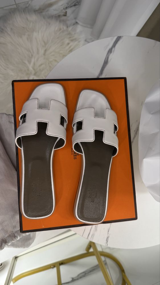 Шкіряні шльопки Hermes Oran білі
