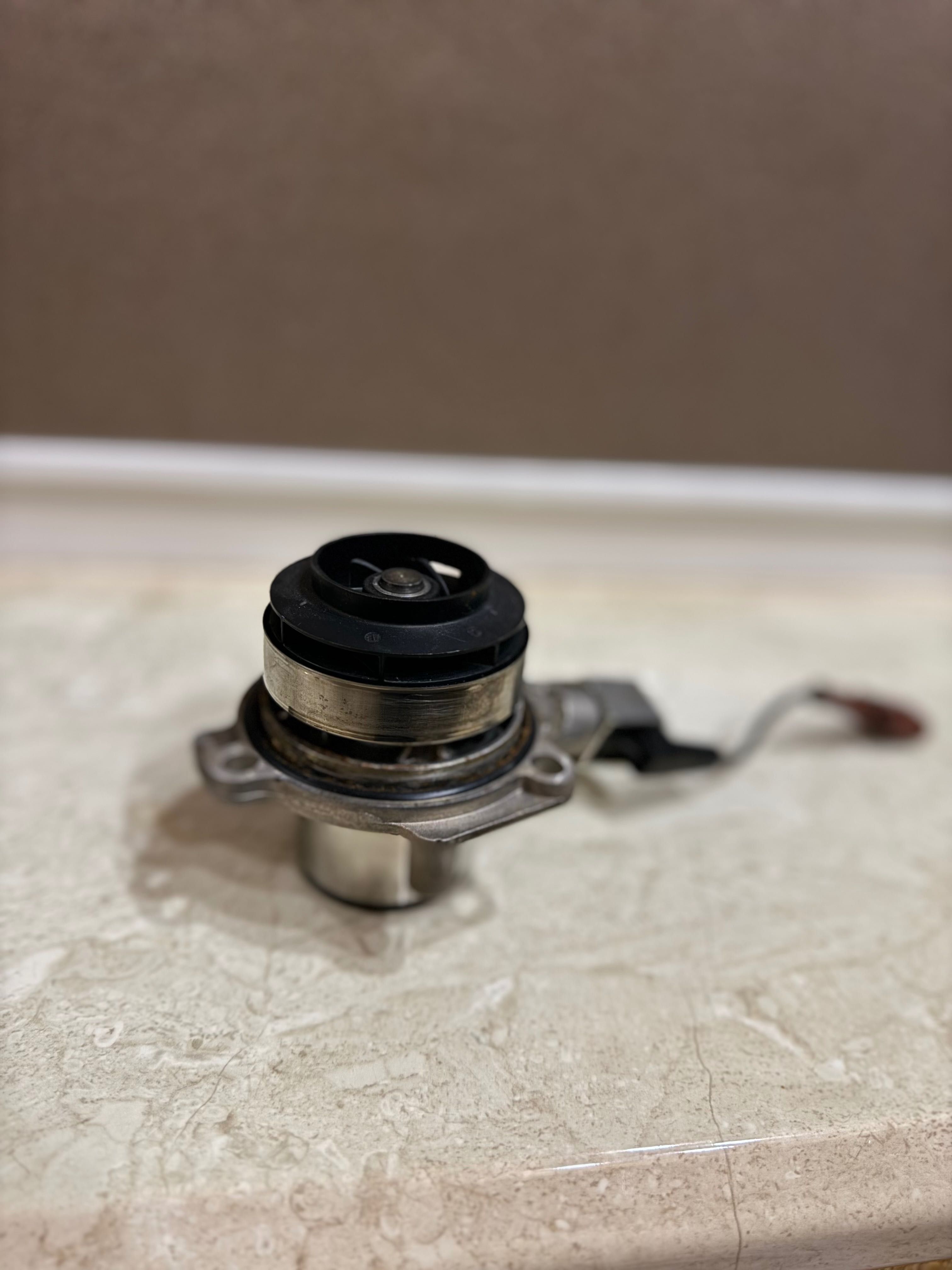 Помпа 04L 121 011 E VW 7