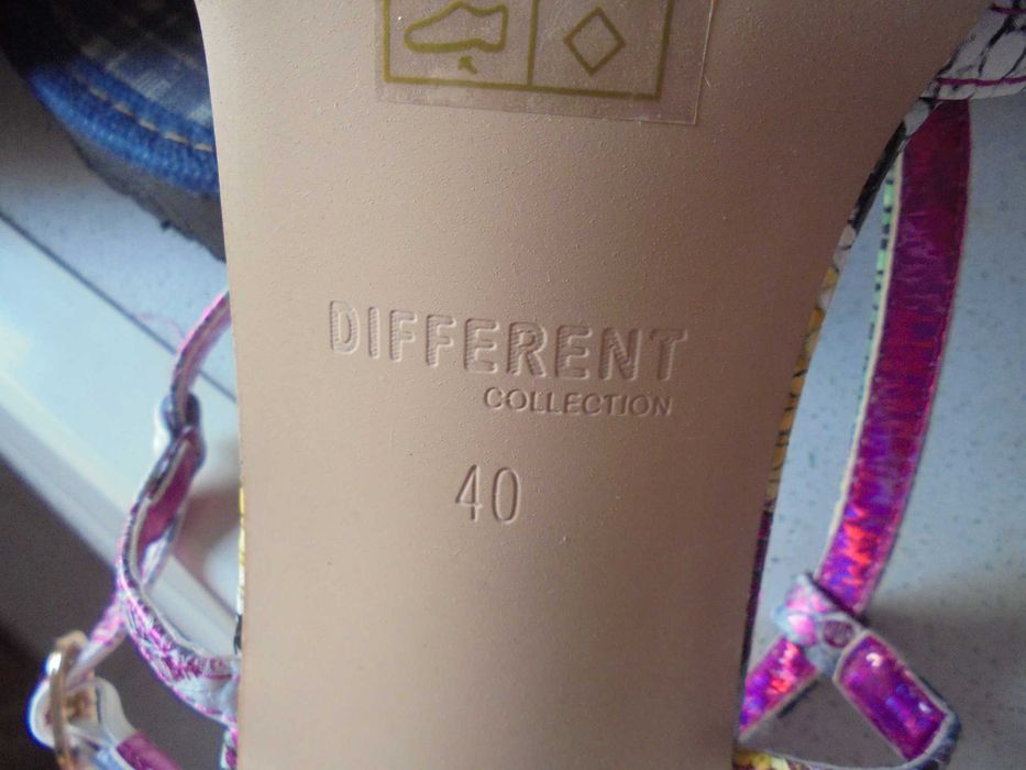 sandálias de senhora muito coloridas