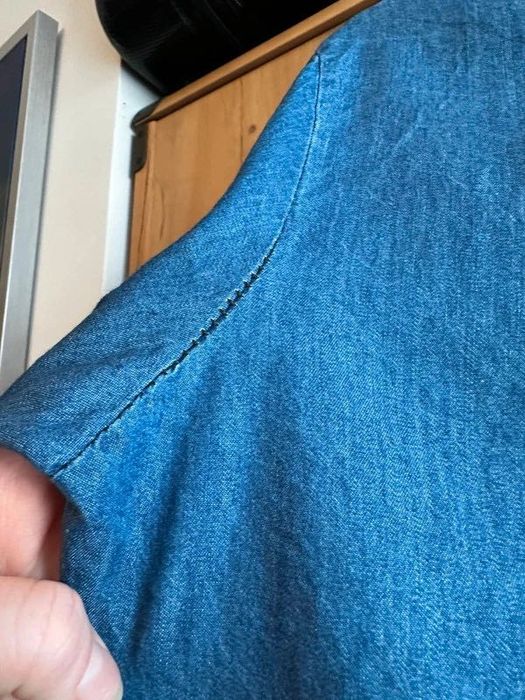 granatowa sukienka imitująca jeans z falbanką na rękawach r. M