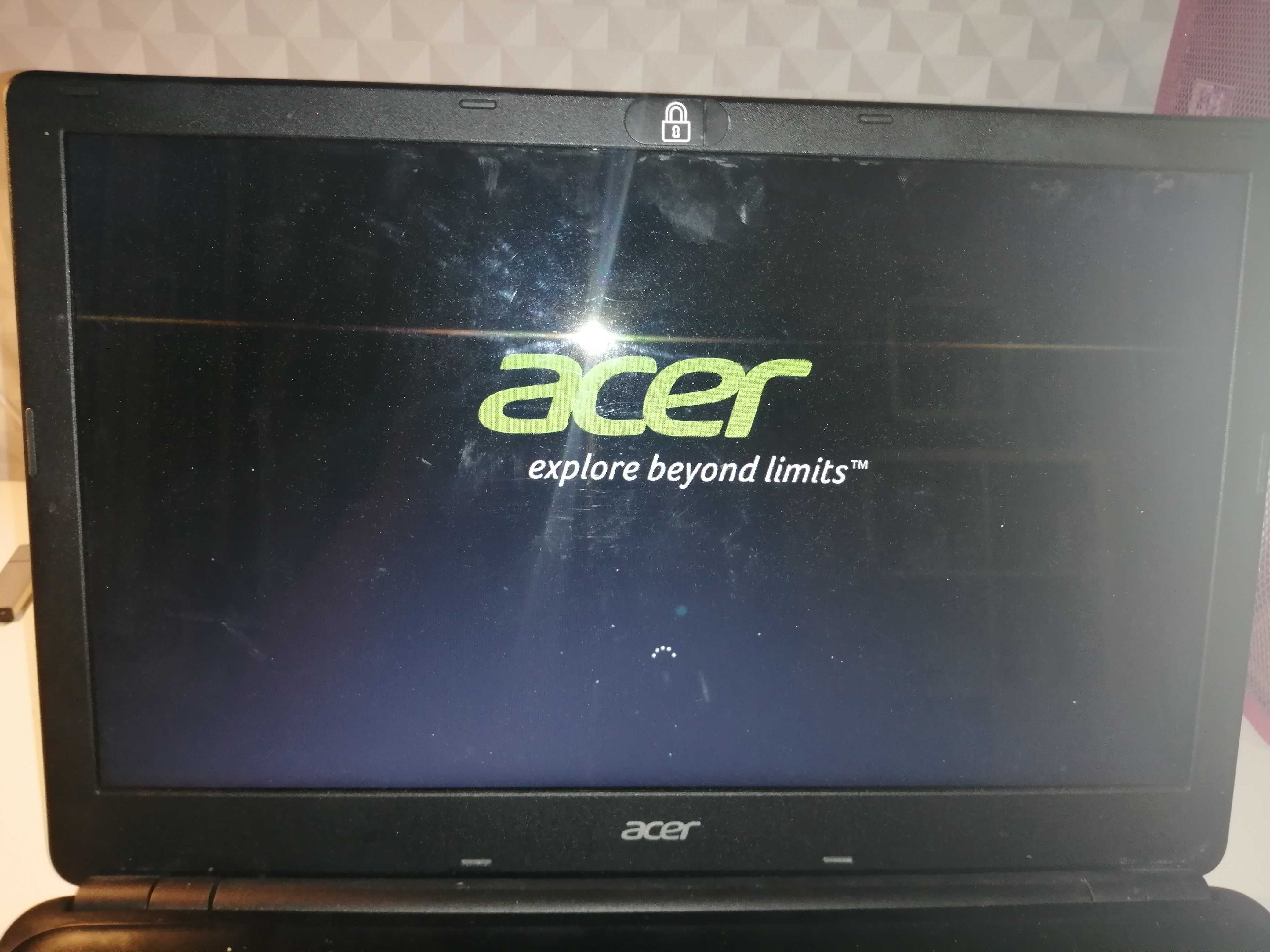 Acer Aspire E1-572 i3-4010U 1.70GHz, 500HDD, 8GB RAM Win10