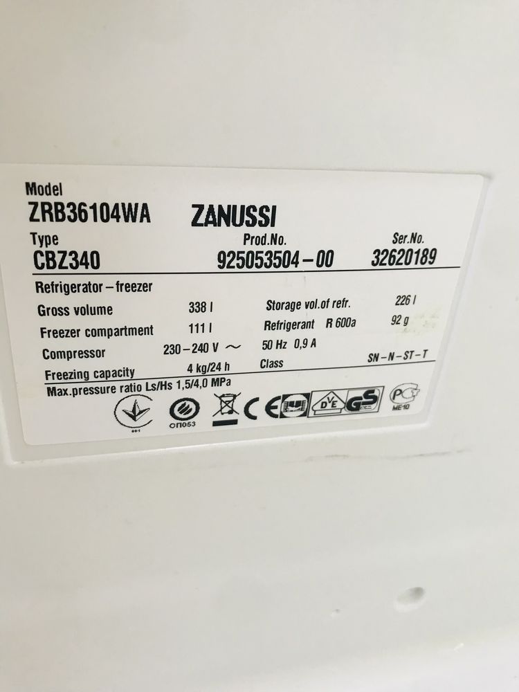 Холодильник з морозильною камеро ZANUSSI ZRB36104WA