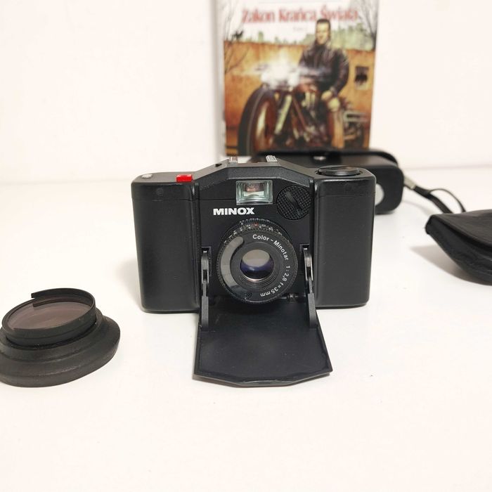 Najmniejszy aparat analogowy 35 mm MINOX 35 EL z futerałem i filtrem