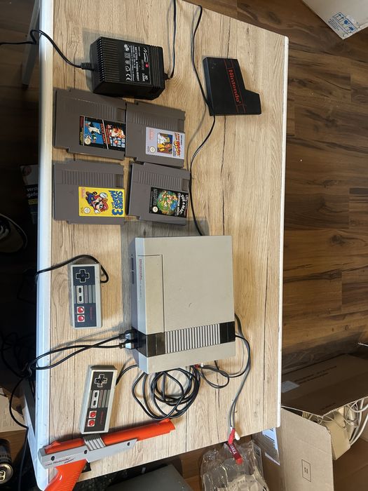 Konsola Nintendo NES – komplet, sprawna + gry, pady, Zapper