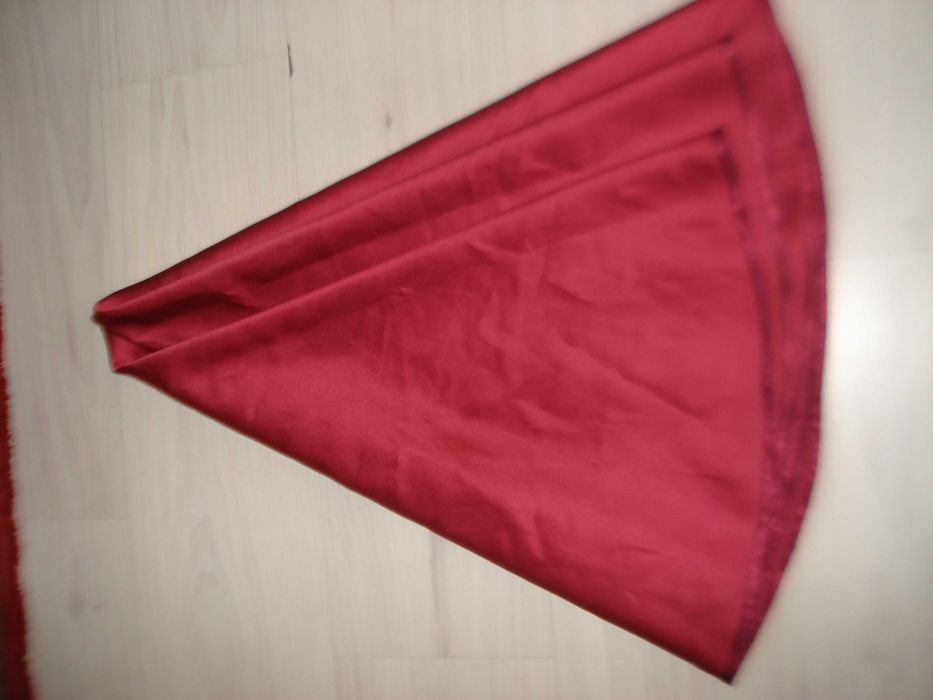 Obrus okragly o srednicy 150 cm