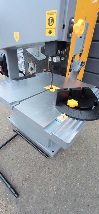 Piła taśmowa TITAN 350w 230v Wyrzynarka stołowa