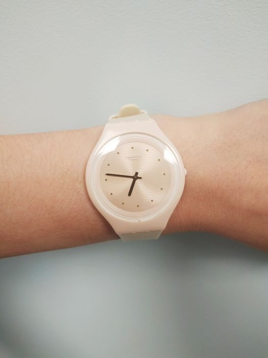 Damski zegarek Swatch skin SVUT100 beż nude różowy