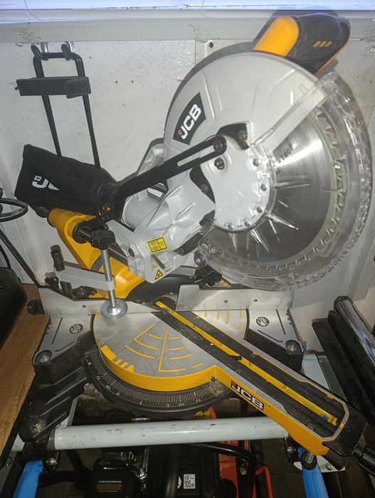 Piła ukośnica jcb