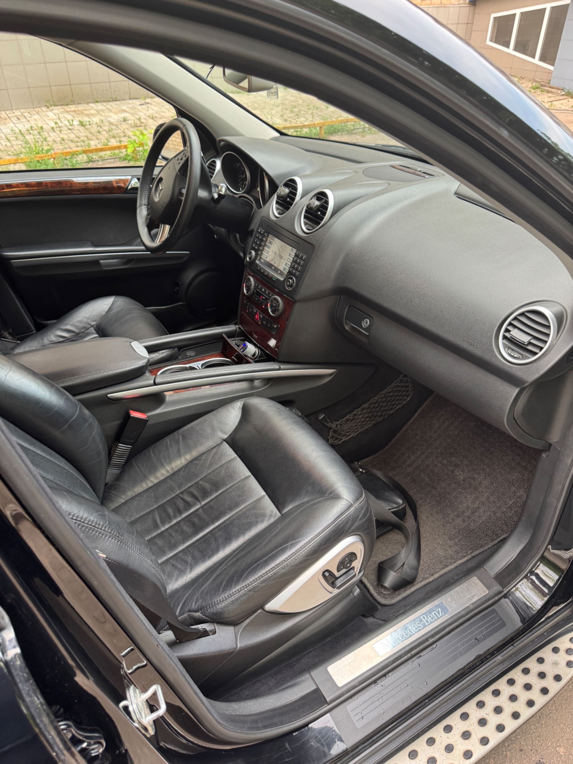 Mercedes-Benz ML-500