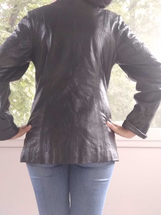 Кожаный пиджак в хорошем состоянии.Размер L.